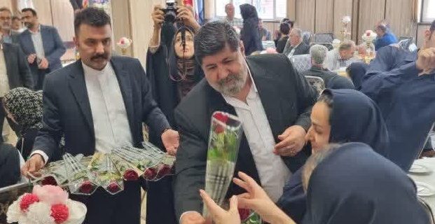 تجلیل از پزشکان و تلاشگران عرصه سلامت شهرستان دماوند به مناسبت روز پزشک تجلیل از پزشکان و تلاشگران عرصه سلامت شهرستان دماوند به مناسبت روز پزشک