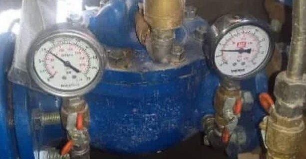 ساخت حوضچه و نصب دو دستگاه شیر فشارشکن سایز ۸۰ در روستای آرو توسط امور بهره‌برداری آبفای شهر آبسرد