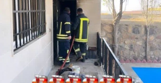 مهار آتش‌سوزی ویلا در روستای آیینه‌ورزان با تلاش نیروهای آتش‌نشانی آبسرد/ یک نفر دچار سوختگی شد