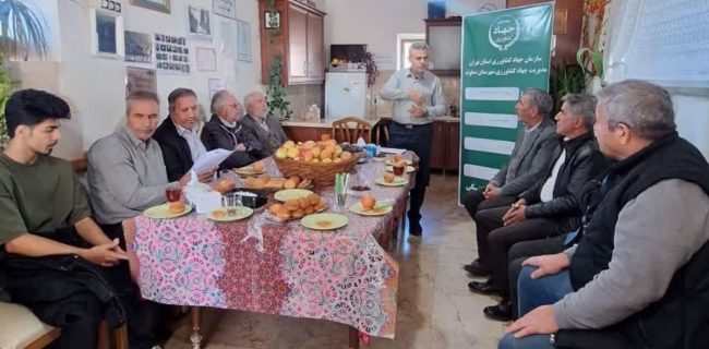 بررسی چالش‌ها و راهکارهای «سیستم‌های نوین آبیاری» در یک گردهمایی علمی باغداران پیشرو شهرستان دماوند