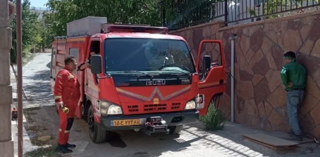 مهار آتشسوزی ساختمان سرایداری در ابتدای جاده وادان توسط آتشنشانان دماوند مهار آتشسوزی ساختمان سرایداری در ابتدای جاده وادان توسط آتشنشانان دماوند