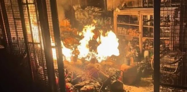 حریق سوپرمارکت در منطقه هومند کوهان شهر آبسرد مهار شد حریق سوپرمارکت در منطقه هومند کوهان شهر آبسرد مهار شد