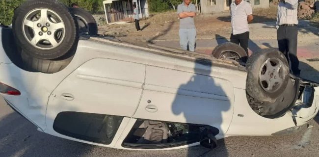 واژگونی پژو ۲۰۷ در بلوار اصلی شهر آبسرد/ حضور بهموقع آتشنشانان در صحنه حادثه واژگونی پژو ۲۰۷ در بلوار اصلی شهر آبسرد/ حضور بهموقع آتشنشانان در صحنه حادثه