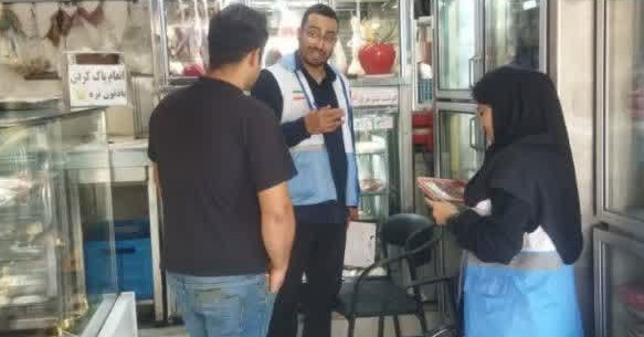 تشدید نظارتهای بهداشتی از اصناف در منطقه گیلاوند/ ۶۰ کیلوگرم مواد غذایی فاسد معدوم شد تشدید نظارتهای بهداشتی از اصناف در منطقه گیلاوند/ ۶۰ کیلوگرم مواد غذایی فاسد معدوم شد