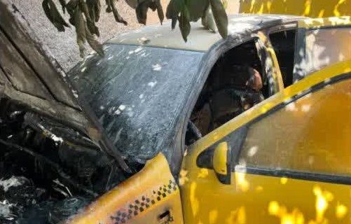با تلاش نیروهای عملیاتی آتش‌نشانی آبسرد انجام شد؛ مهار حریق خودروی سواری تاکسی سمند در روستای آیینه‌ورزان دماوند