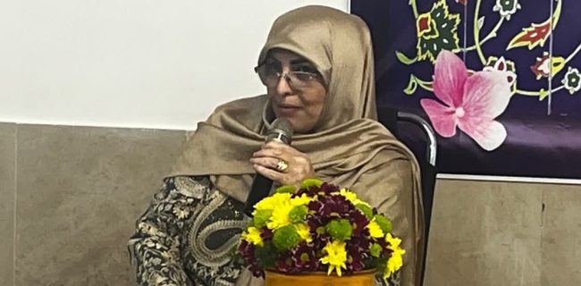 آیین رونمایی از دو کتاب با موضوع انرژی‌های پاک و آموزش آنلاین در شهر آبسرد