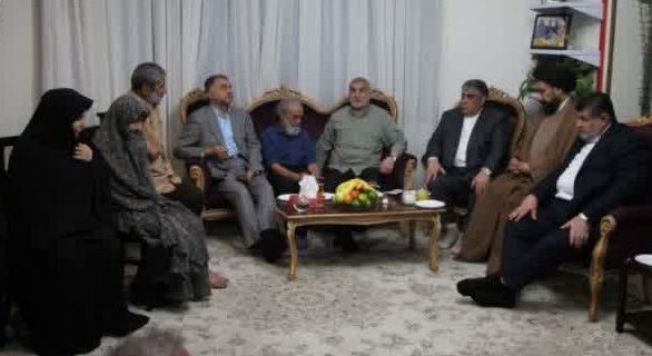 تکریم خانواده شهید «حسین طاهری» با حضور نایب‌رئیس مجلس و مسئولان در دماوند