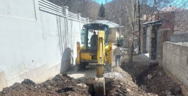 اصلاح شبکه و بازسازی انشعابات آب در روستای آئینهورزان اصلاح شبکه و بازسازی انشعابات آب در روستای آئینهورزان