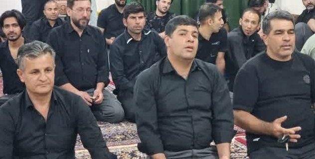 عزاداری جوانان هیئت پنج تن آل عبای شهر رودهن در شب هفتم از ماه محرم