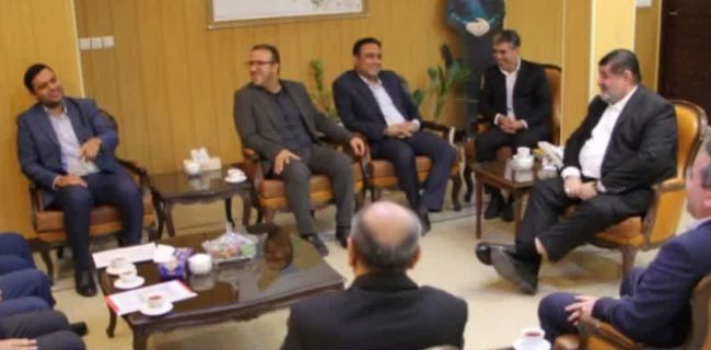 در دیدار رئیس سازمان ثبت اسناد با فرماندار دماوند مطرح شد؛ ضرورت کوتاه شدن دست واسطه‌ها در فرآیندهای ثبتی دماوند/ پیگیری برای راه‌اندازی نمایندگی ثبت اسناد در آبسرد/ لزوم حذف دلالان و مراجعه مستقیم مالکان برای امور ثبتی/ کمبود نیروی انسانی و فرسودگی فضای فیزیکی اداره ثبت اسناد دماوند