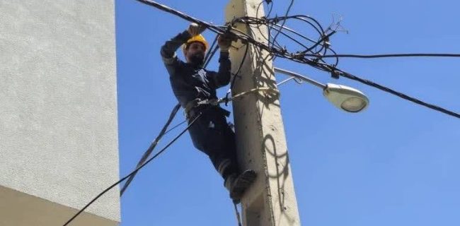در آستانه پیک مصرف تابستان انجام شد؛ عملیات ضربتی ارتقای کیفی شبکه برق در محله احمدآباد شهر دماوند