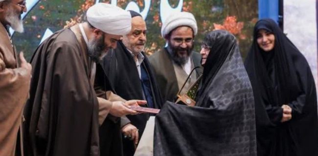 اعطای نشان «فضه» به ۱۴ بانوی پیشکسوت عرصه دینی/ افتخارآفرینی بانوان دماوندی در رویداد ملی «بانوان بهشت»