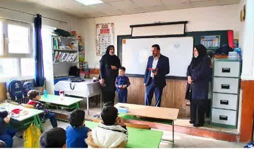 نشست صمیمی مدیر آموزشوپرورش دماوند با معلمان مدرسه شهید مدنی و ارزیابی روند تدریس در کلاسهای درس/ تکریم معلمان و ارتقای کیفیت آموزش، اولویت اصلی آموزشوپرورش دماوند نشست صمیمی مدیر آموزشوپرورش دماوند با معلمان مدرسه شهید مدنی و ارزیابی روند تدریس در کلاسهای درس/ تکریم معلمان و ارتقای کیفیت آموزش، اولویت اصلی آموزشوپرورش دماوند