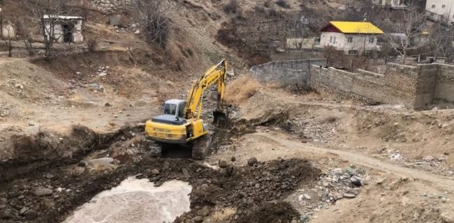 آغاز عملیات لایروبی، رسوب‌زدایی و رفع انسداد بخشی از رودخانه آه