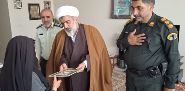 سرهنگ وردیزاده: خانواده شهدا مروجان فرهنگ ایثار در جامعه هستند سرهنگ وردیزاده: خانواده شهدا مروجان فرهنگ ایثار در جامعه هستند