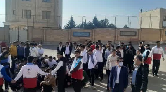 برگزاری مانور زلزله با حضور مسئولان شهرستان در دبیرستان شهید محمدجواد باهنر دماوند/ اجرای سناریوهای عملی واکنش به بحران با مشارکت نیروهای امدادی، انتظامی و خدماتی