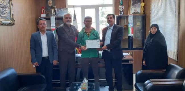 اعطای مجوز پروانه فعالیت باشگاه ورزشی سورنا توسط سرپرست اداره ورزش و جوانان شهرستان دماوند/ شهرستان دماوند دارای بیش از ۸۰ مکان ورزشی دولتی و خصوصی است