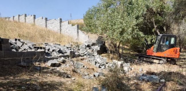 رفع تصرف ۲۰۰۰ متر مربع و تخریب  ۱۰ مورد مستحدثات در اراضی حریم و بستر رودخانه تجرک بخش رودهن