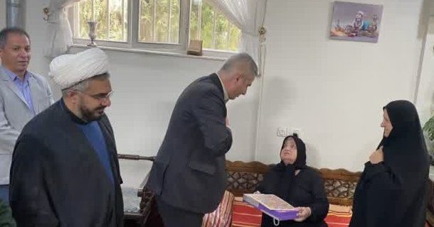 دیدار مسئولان شهرستان دماوند با خانواده شهید سیف الله اسماعیلی به‌ مناسبت هفته دولت