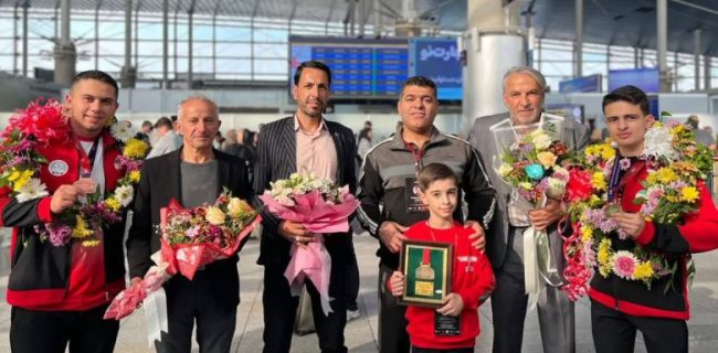 بازگشت غرور آفرین قهرمانان پاورلیفتینگ شهرستان دماوند به میهن عزیز