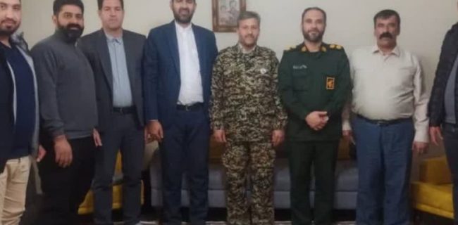 دیدار صمیمی فرمانده سپاه شهرستان دماوند با حاج علی غیب الهی جانباز جنگ تحمیلی از روستای اوچونک به مناسبت دهه فجر دیدار صمیمی فرمانده سپاه شهرستان دماوند با حاج علی غیب الهی جانباز جنگ تحمیلی از روستای اوچونک به مناسبت دهه فجر