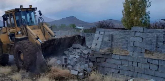 مقابله با ساخت‌وسازهای غیرمجاز در اراضی شهرستان دماوند/ قلع و قمع ۶۰ فقره ساخت‌وساز غیرمجاز در مناطق چنارشرق و اشنه‌در