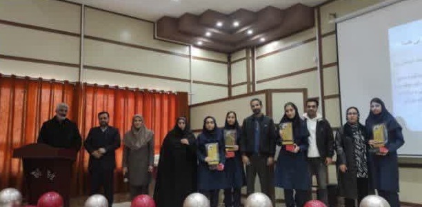 تقدیر از دانش‌آموزان برتر هنرستان زینبیه در دماوند