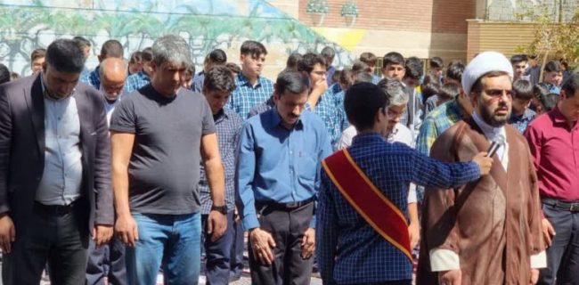 زنگ نماز با شعار مِهر با مُهر در دبیرستان متوسطه اول زنده‌یاد ولی الله درویشیان شهر دماوند نواخته شد