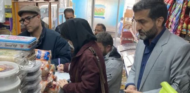 گشت مشترک دستگاه‌های نظارتی بر اماکن و صنوف منطقه گیلاوند/ ۲۰۰ کیلوگرم مرغ و ۱۵۰ کیلوگرم اقلام غیرمجاز معدوم‌سازی شد