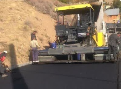 بهره‌برداری از پروژه جدول‌کشی، زیرسازی و آسفالت در روستای آیینه‌ورزان