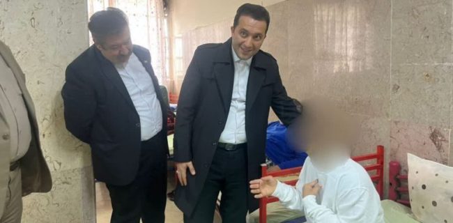 دومین دیدار رئیس حوزه قضایی و بخشدار رودهن با ۱۲۰ معلول ذهنی پسر بالای ۱۴ سال مرکز فرشتگان به‌ مناسبت هفته بسیج