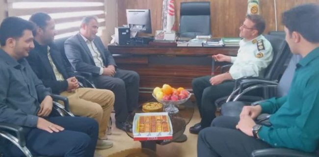 دیدار مردمی فرمانده انتظامی شهرستان دماوند با اعضای معتمدین/ سرهنگ ملکی: اعضای معتمد محلی، یاور پلیس در گسترش امنیت و آرامش جامعه است