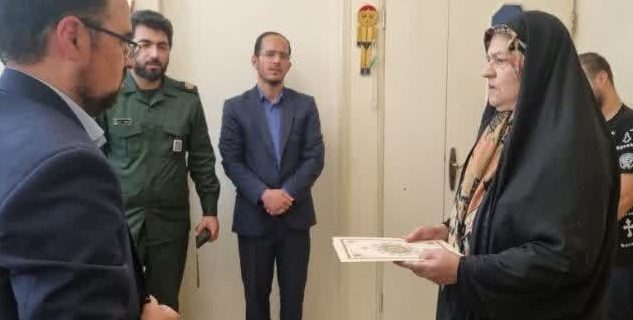 دیدار با خانواده شهید منوچهر سبحانی به مناسبت هفته دفاع مقدس در منطقه گیلاوند