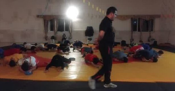 تمرین مشترک تیمهای کشتی کیلان و دماوند با حضور مسئولان و پیشکسوتان به مناسبت ایام الله دهه فجر تمرین مشترک تیمهای کشتی کیلان و دماوند با حضور مسئولان و پیشکسوتان به مناسبت ایام الله دهه فجر