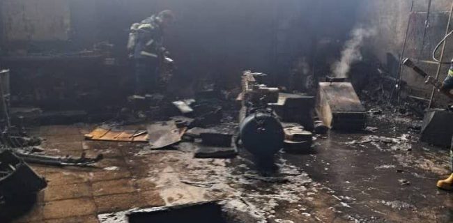 حادثه آتش‌سوزی در کارگاه باطری‌سازی شهر رودهن مهار شد