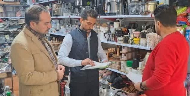 گشت مشترک بازرسی اتاق اصناف و اتحادیه لوازم خانگی شهرستان دماوند/ ۷ واحد صنفی به دلیل نداشتن پروانه کسب اخطار پلمپ دریافت کردند