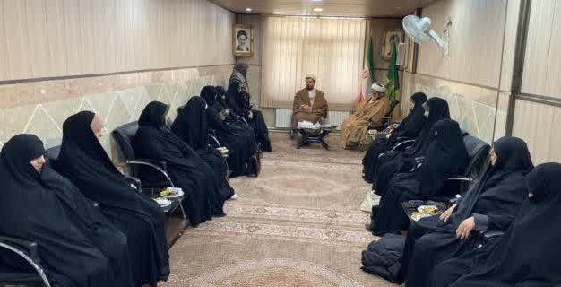 جلسه یاوران نماز با موضوع ترویج و توسعه فرهنگ نماز در دفتر امام جمعه دماوند/ یاوران نماز ارتباط بیشتر با نوجوانان، جوانان و دانش آموزان داشته باشند