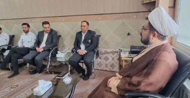 دیدار ریاست اورژانس ۱۱۵ شمال شرق استان تهران با امام جمعه شهرستان دماوند/ حجت‌الاسلام فتاح‌دماوندی:  اورژانس شرق استان و  شهرستان دماوند به حمایت و پشتیبانی بیشتر دولت، مردم و خیرین دلگرم است