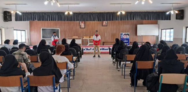 کارگاه آموزش کمک‌های اولیه به همت کانون دانشجویی هلال احمر دانشگاه آزاد اسلامی رودهن