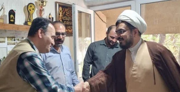 بازدید سرزده امام جمعه شهرستان از شهرداری دماوند/ تاکید بر تکریم ارباب رجوع و تسریع حل مشکلات بر اساس موازین قانونی