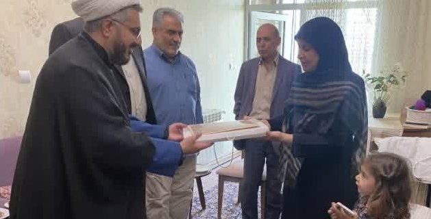 دیدار مسئولان شهرستان دماوند با خانواده شهید اکبر پاشایی به‌ مناسبت هفته دولت