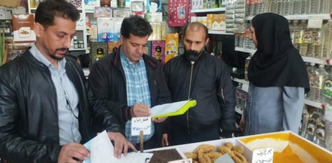 برخورد تعزیراتی با یک واحد فروشگاه زنجیره‌ای در شهر آبسرد به دلیل فروش اجباری در قبال خرید کالای دولتی