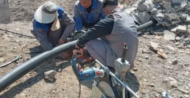 تعویض بخشی از خط اصلی انتقال آب شرب شهر آبعلی در محور اصلی جاده تهران به شمال