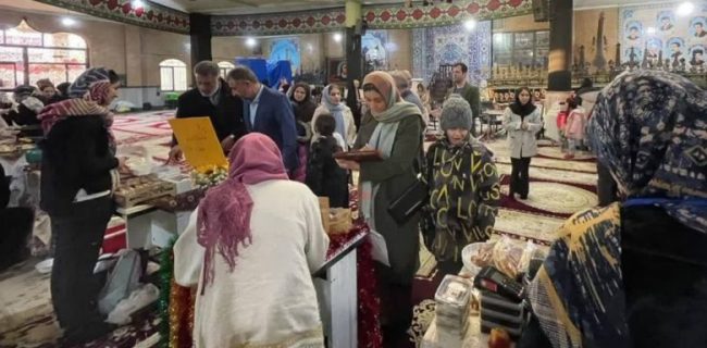 برگزاری جشنواره شیرینی و غذاهای محلی با همکاری آموزشگاه‌های آزاد فنی و حرفه‌ای در شهر رودهن به‌ مناسبت دهه مبارک فجر