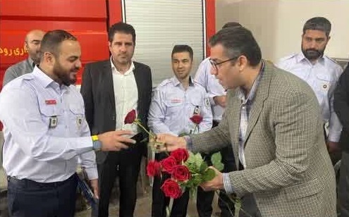آیین تجلیل مسئولین از آتش نشانان شهرداری رودهن به مناسبت روز ایمنی و آتش نشانی