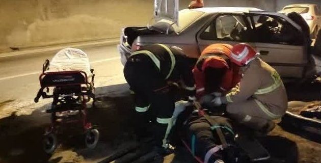 حادثه انحراف از مسیر خودرو پژو ۴۰۵ در تونل امامزاده هاشم یک فوتی بر جای گذاشت / امدادرسانی به حادثه دیدگان توسط هلال احمر، اورژانس و آتشنشانی