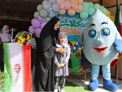 اعطای نشان دبستان حامی آب به مدرسه بنت‌الهدی صدر دماوند از سوی آبفای شرق استان تهران