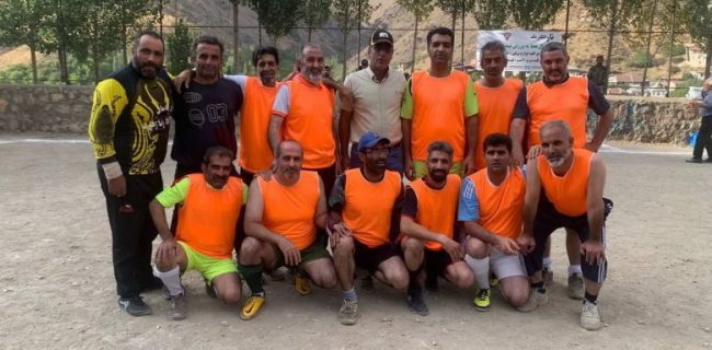 آیین اختتامیه مسابقات فوتبال جام شهدای روستای دهنار شهرستان دماوند/ معرفی تیم‌های قهرمان و نائب قهرمان در دو رده جوانان و پیشکسوتان