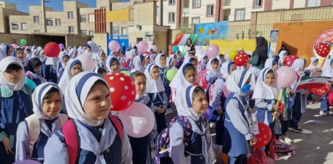 آیین بازگشایی مدارس و نواختن زنگ آغاز سال تحصیلی جدید در شهرستان دماوند/ ۲۱ هزار دانش‌آموز در ۱۳۹ واحد آموزشی منطقه دماوند سال تحصیلی جدید را آغاز کردند