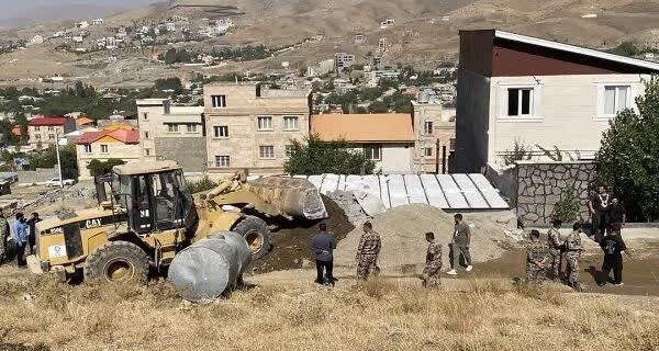 تخریب فوری ۳ هزار مترمربع دیوار کشی در اراضی ملی پلاک ۵۳ گندک شهرستان دماوند